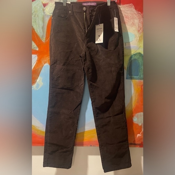 Gloria Vanderbilt Pants - NWT Gloria Vanderbilt Pants
Women's Size 8 Amanda Brown Stretch Pockets